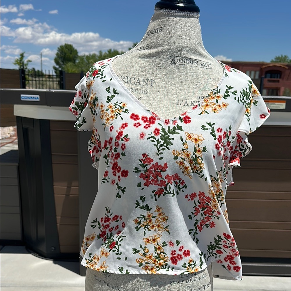 Forever 21 Ruffled Cap Sleeve Crop Blouse in White and Red